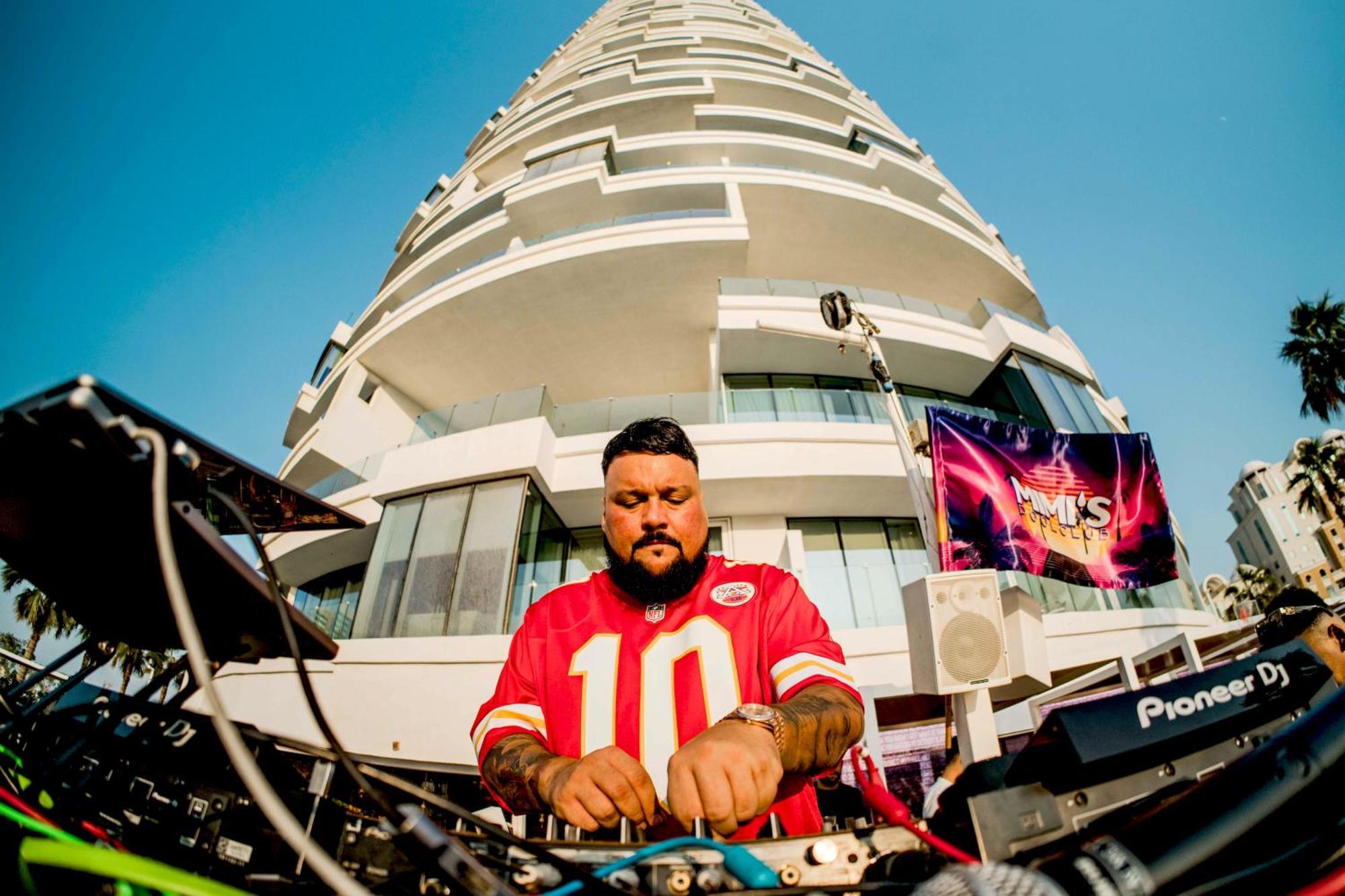 Five Jumeirah Village Dubai Exterior foto DJ Drama performing in 2019