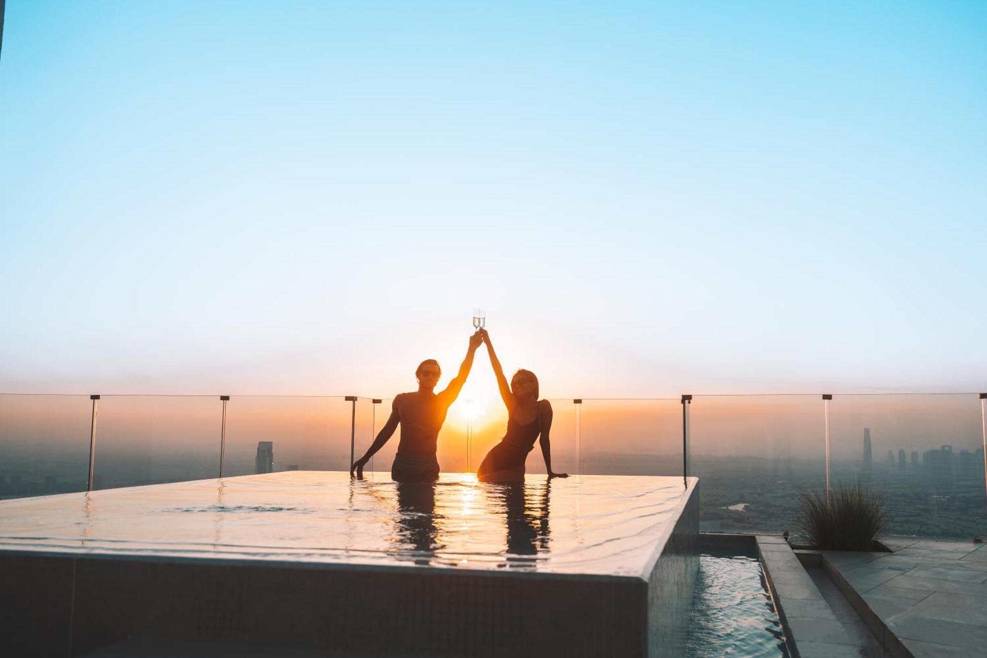 Five Jumeirah Village Dubai Exterior foto Sunset at the rooftop pool