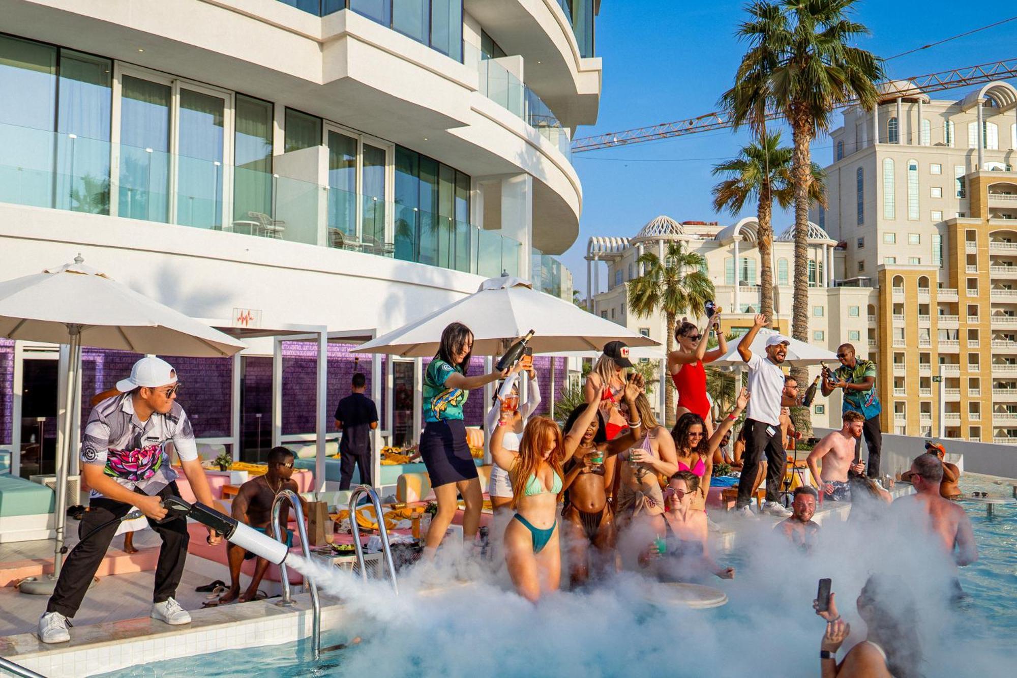 Five Jumeirah Village Dubai Exterior foto The pool party at the hotel