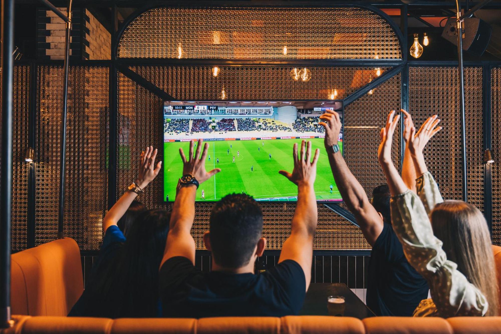 Five Jumeirah Village Dubai Exterior foto Watching a game on television