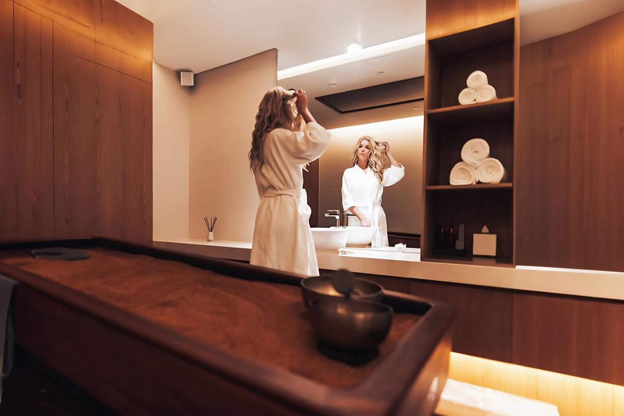 Five Jumeirah Village Dubai Exterior foto A spa at the Mandarin Oriental, Munich