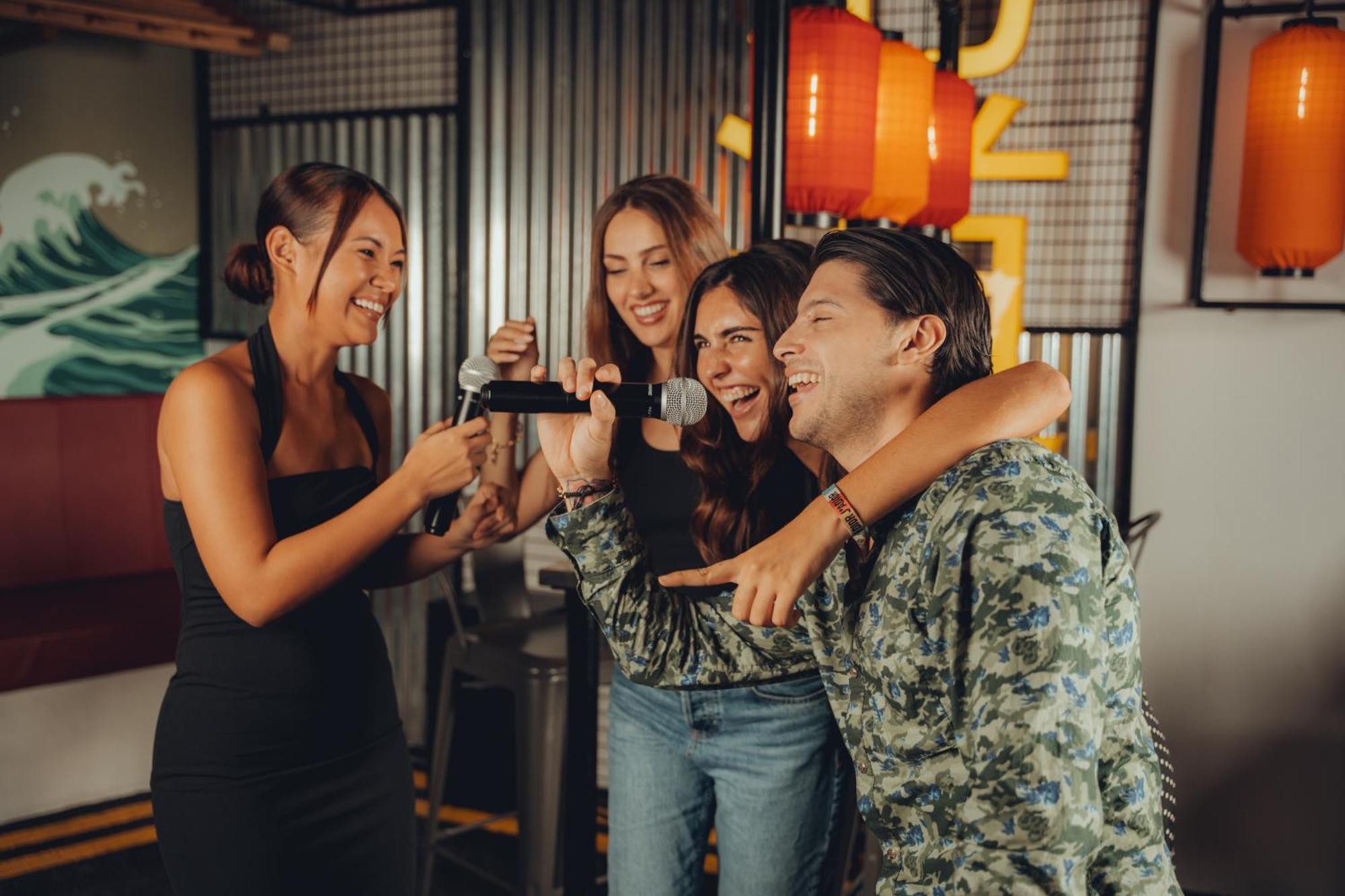 Five Jumeirah Village Dubai Exterior foto Friends having fun at a party
