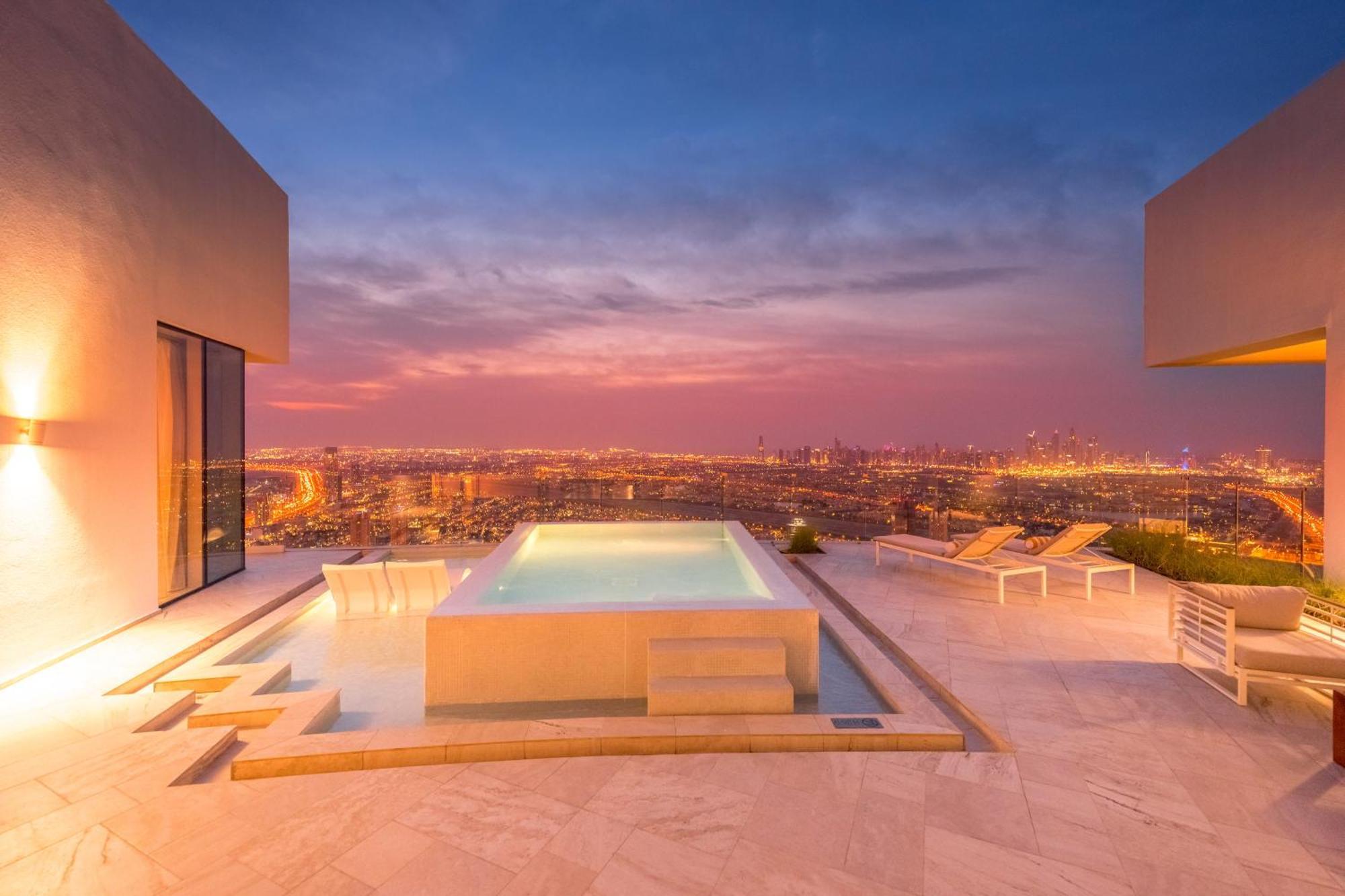 Five Jumeirah Village Dubai Exterior foto The Skylight